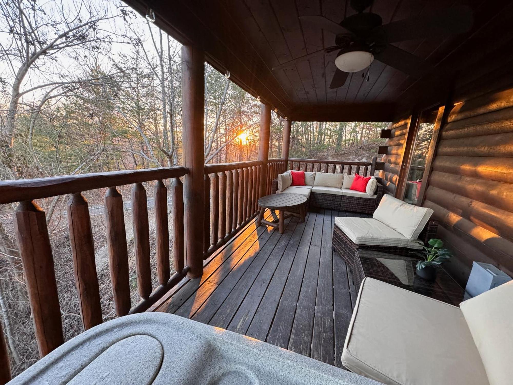 Smoky Paws - Exceptional Cabin, Stunning Mountain Views, Hot Tub, Tranquil, Gigabit Internet, Free L2 Ev Pigeon Forge Ngoại thất bức ảnh